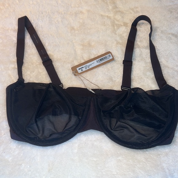 NWT SKIMS no show unlined balconette bra - Picture 5 of 6